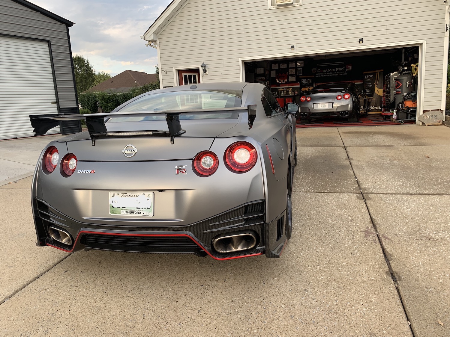 Nissan GTRs